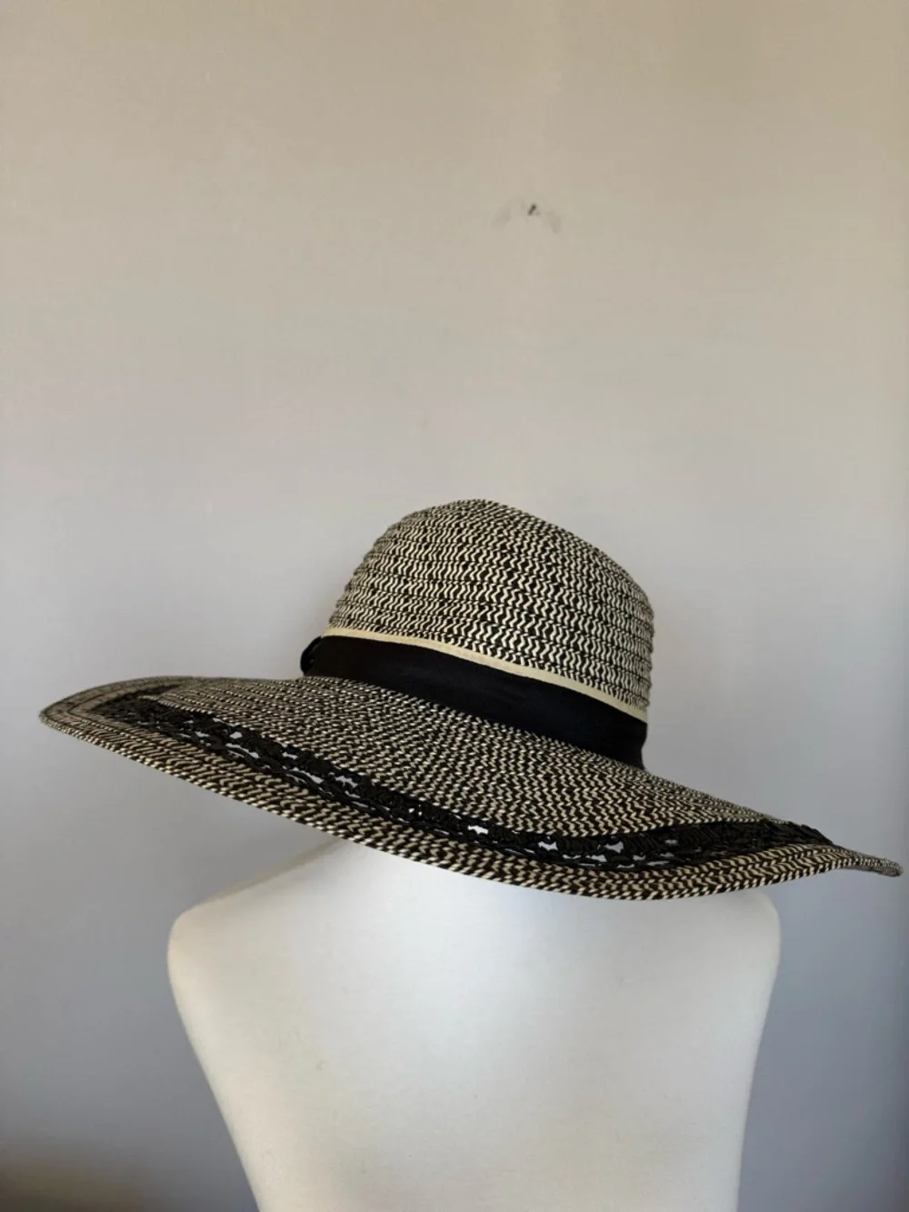 Time and Tru Large Wide Brim Black Natural Braided Straw Sun Hat Floppy Women